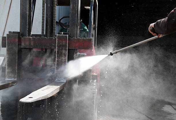 Why Choose Our Certified Pressure Washing Experts for Your Project Needs in Atlantis, FL?
